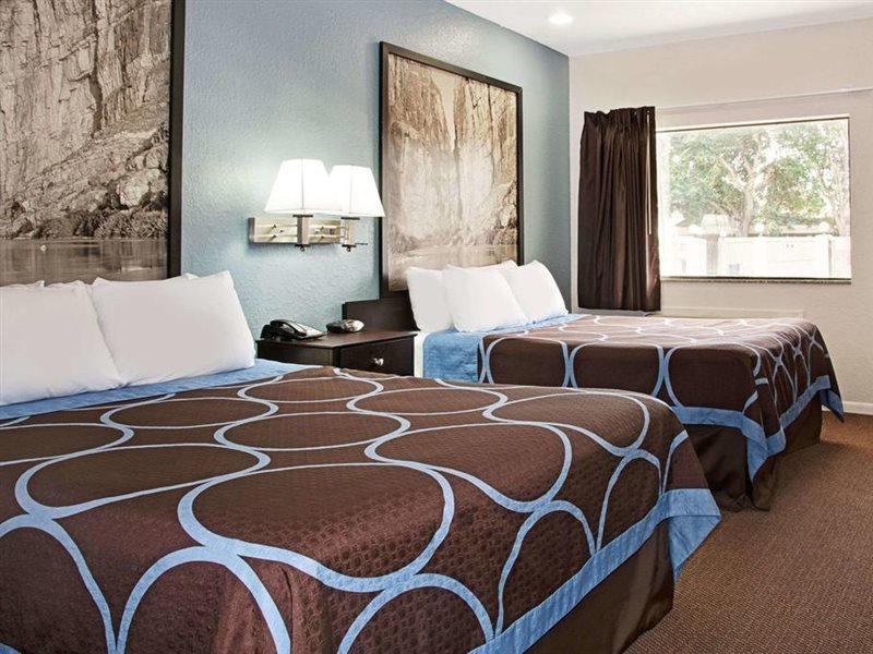 Super 8 By Wyndham Houston/Brookhollow Nw Luaran gambar