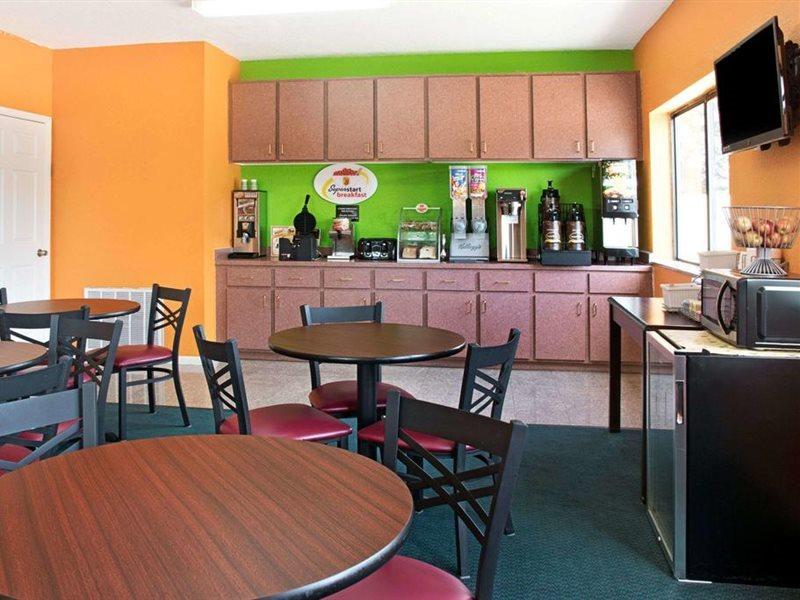 Super 8 By Wyndham Houston/Brookhollow Nw Luaran gambar