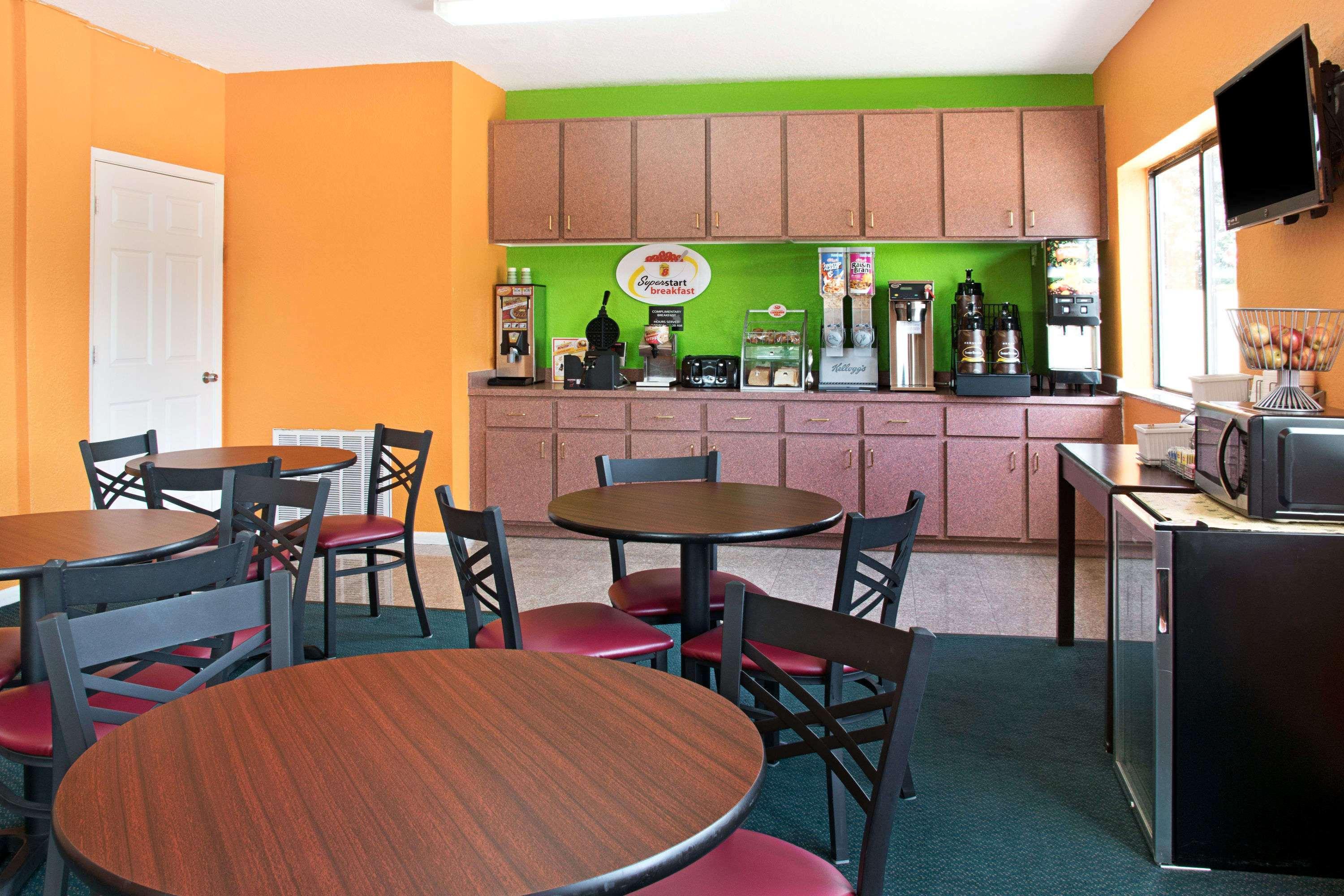 Super 8 By Wyndham Houston/Brookhollow Nw Luaran gambar