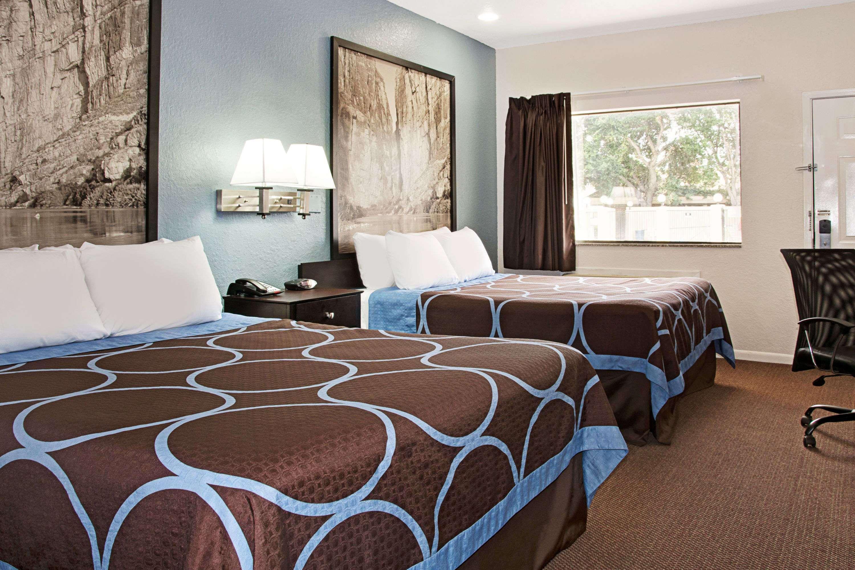Super 8 By Wyndham Houston/Brookhollow Nw Luaran gambar